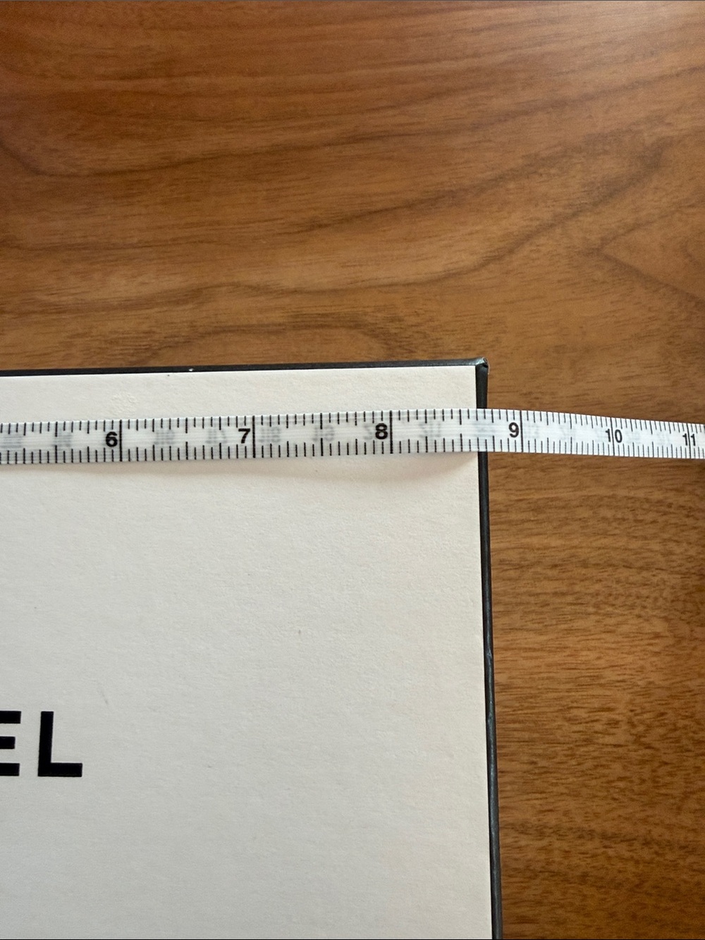 CHANEL Cream Box with Black Logo - Picture 3 of 9